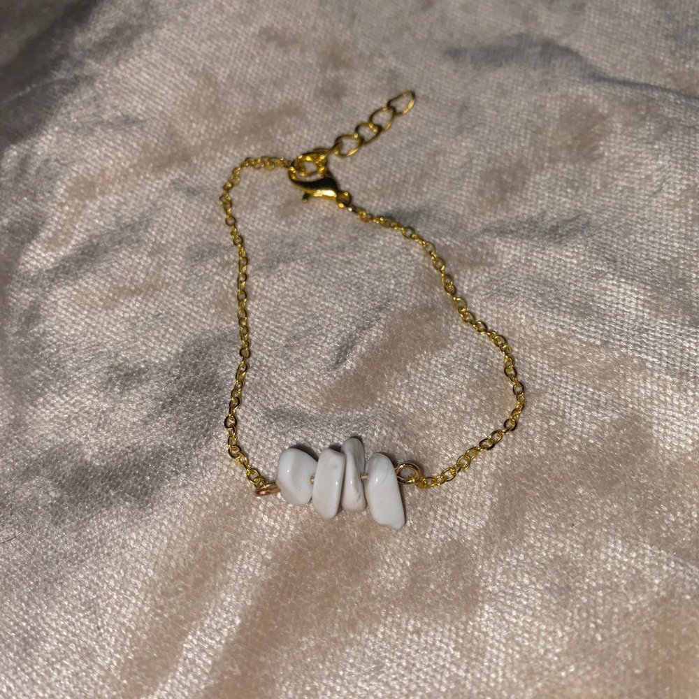 White Howlite Crystal Gemstone Bracelet